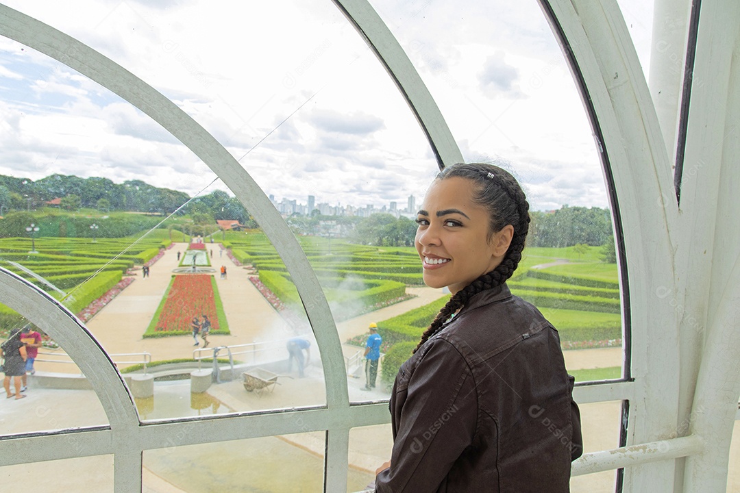 Mulher jovem garota feliz e sorridente