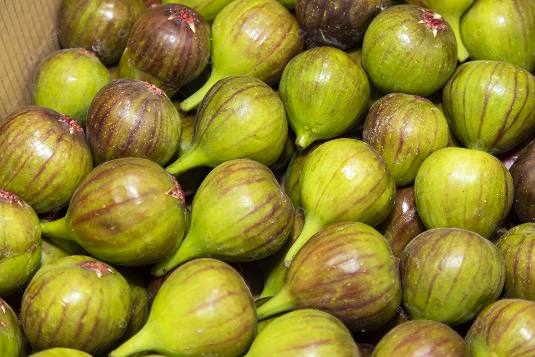 Cebola sobre prateleira de mercado