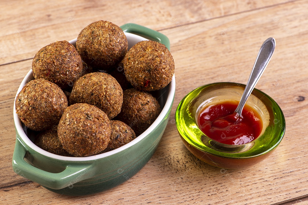 O tradicional lanche árabe de quibe no Brasil chamado Quibe