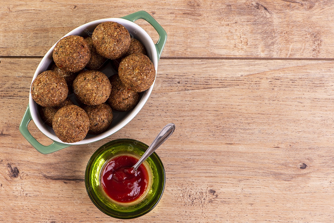 O tradicional lanche árabe de quibe no Brasil chamado Quibe