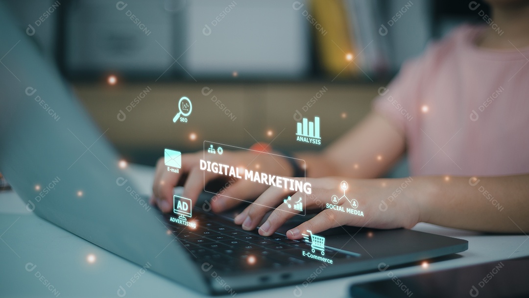 Conceito de mídia de marketing digital (anúncio de site, e-mail, rede social, SEO, vídeo,)