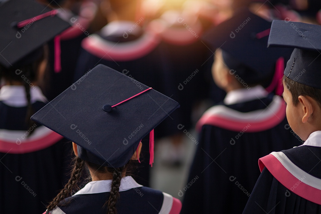 Belos corais marinhos hermatípicos brancos elaborados de várias espécies no fundo do mar