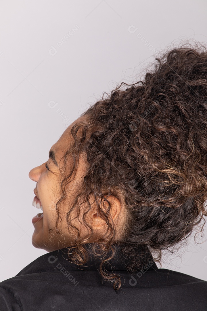 Linda mulher jovem garota sobre fundo isolado