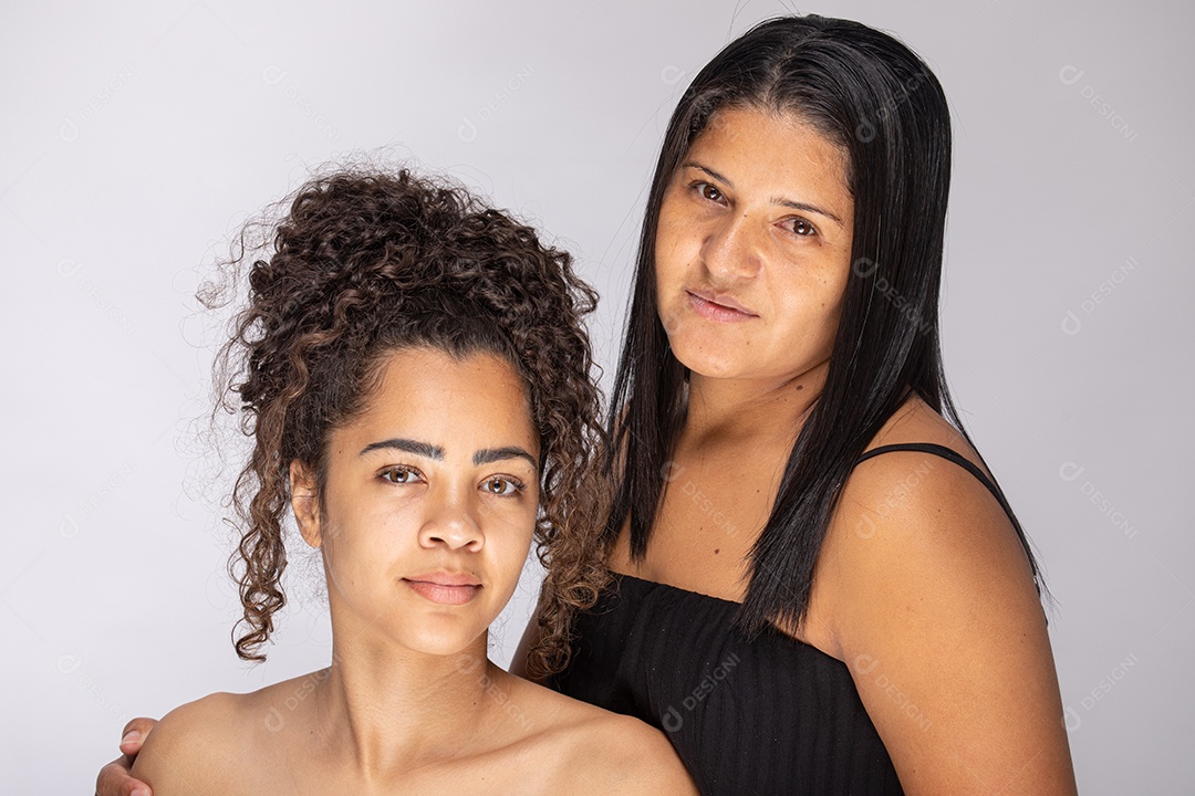 Lindas mulheres jovens garotas sobre fundo isolado