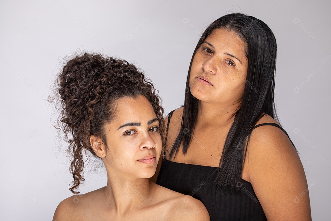 Lindas mulheres jovens garotas sobre fundo isolado