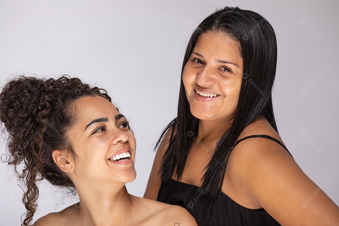 Lindas mulheres jovens garotas sobre fundo isolado