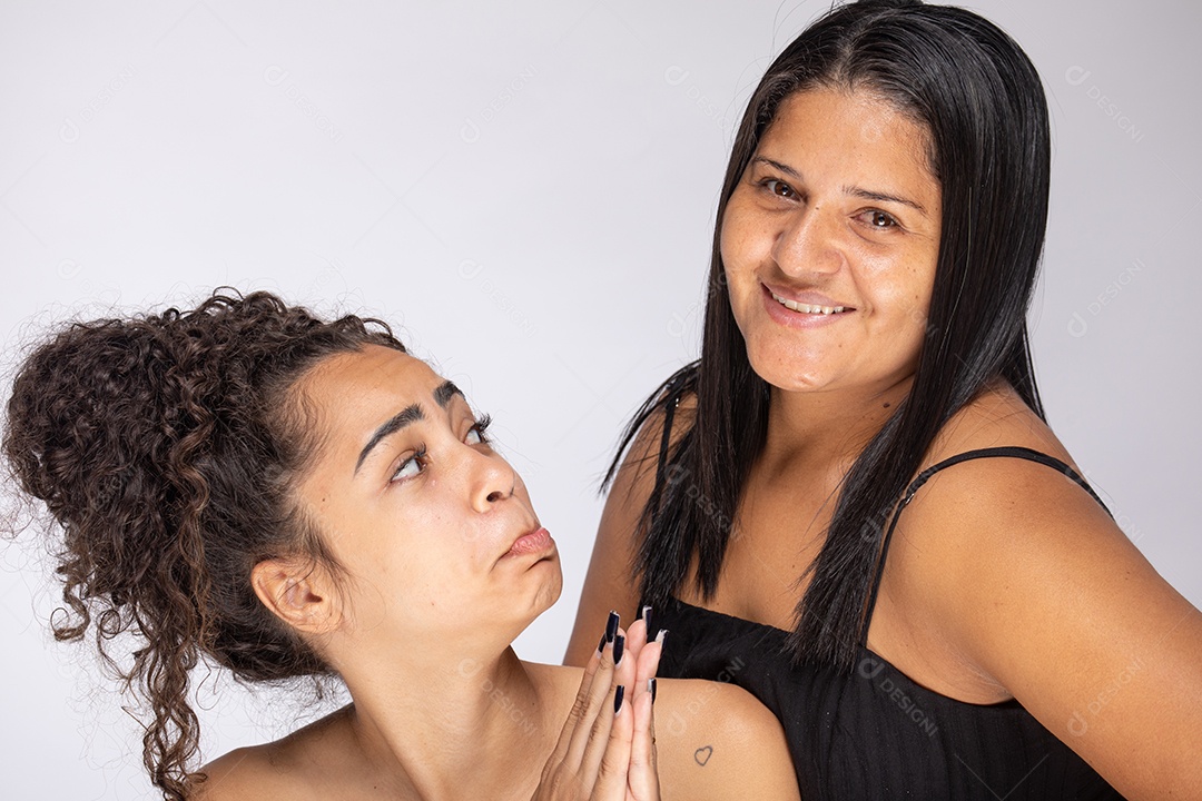 Lindas mulheres jovens garotas sobre fundo isolado