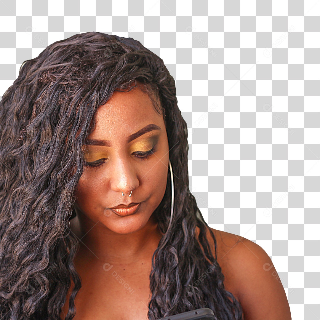 Jovem Olhando o Celular Preocupada PNG Transparente