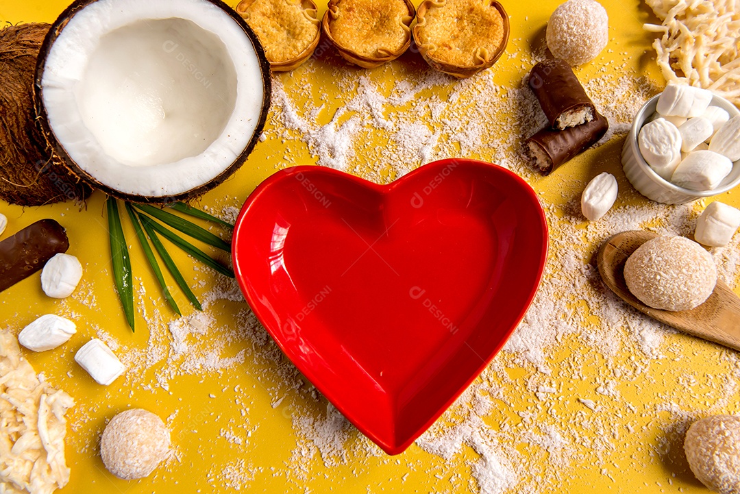 Doce de coco, cocada, coco ralado e beijinho