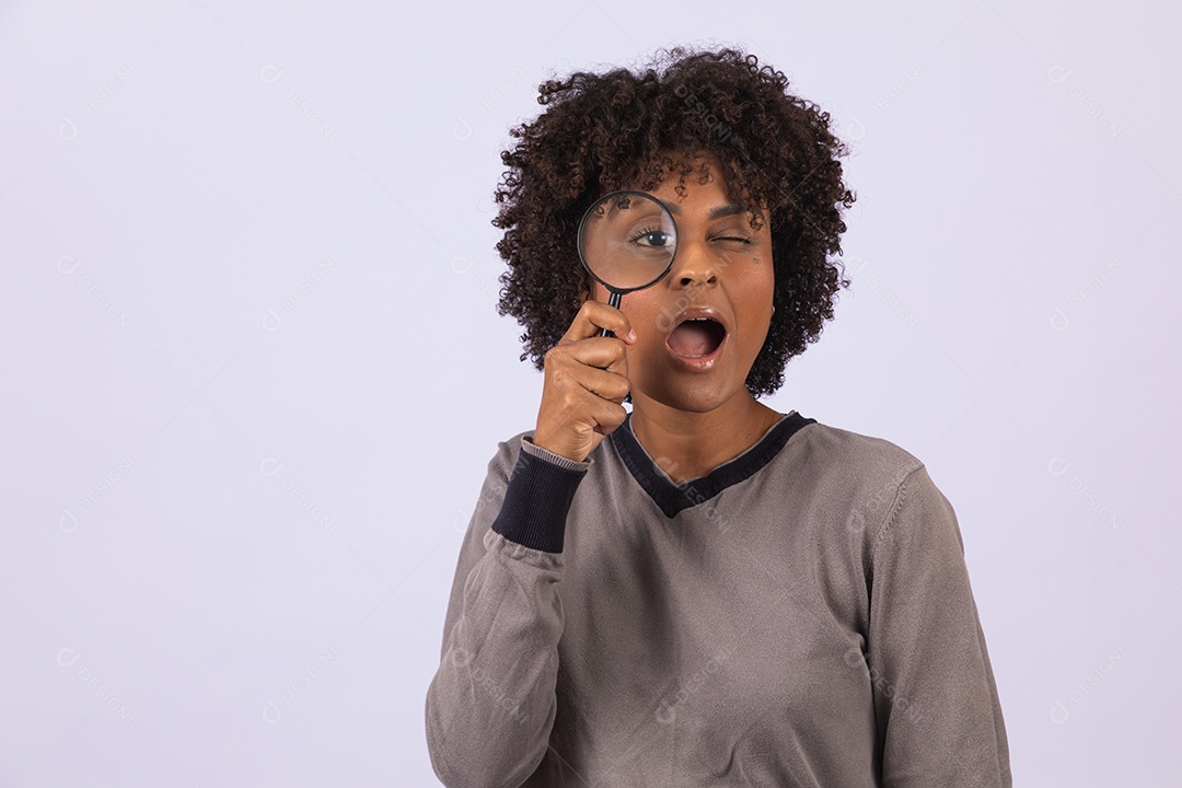 Linda mulher garota jovem cabelo afro