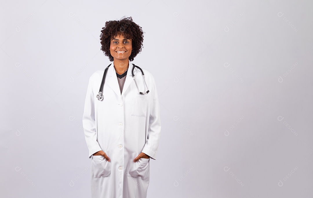 Mulher jovem garota medica usando jaleco branco