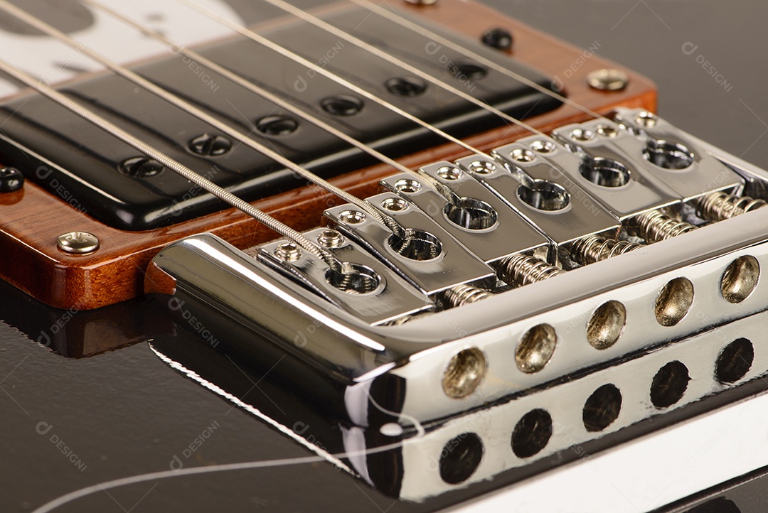 Ponte e captação de uma guitarra elétrica