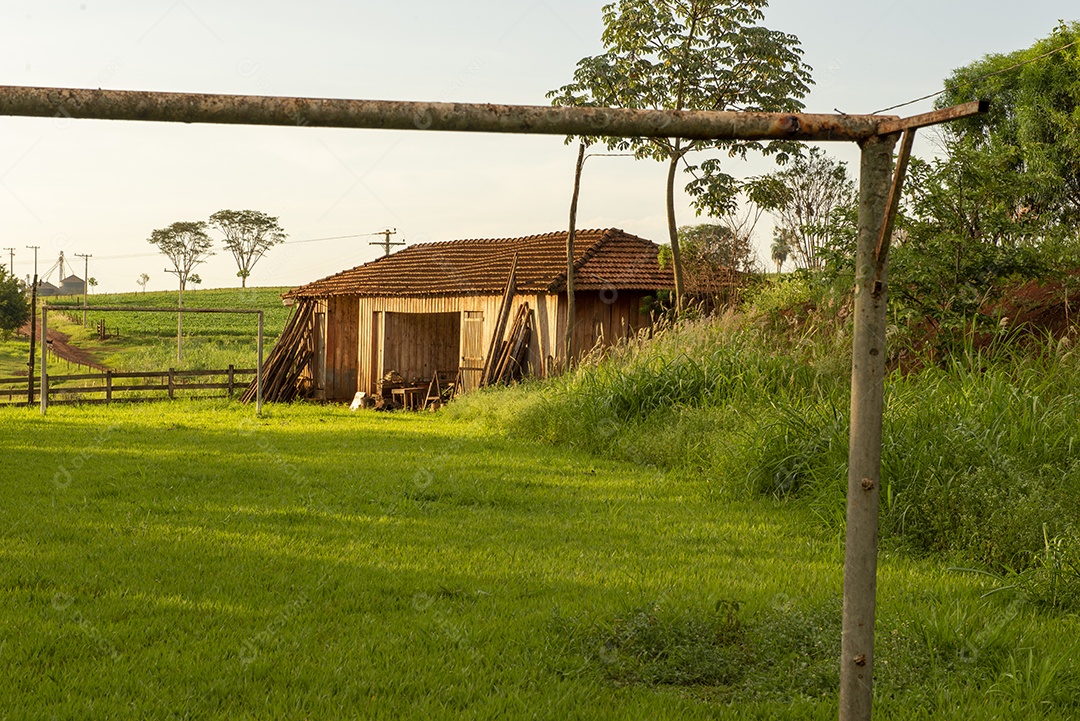 Pequeno galpão na zona rural