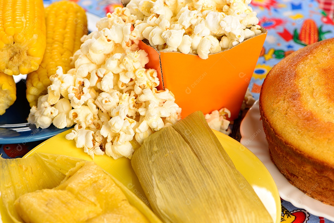 Doce de festa junina na toalha de mesa xadrez
