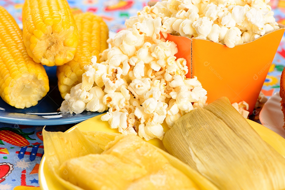Doce de festa junina na toalha de mesa xadrez