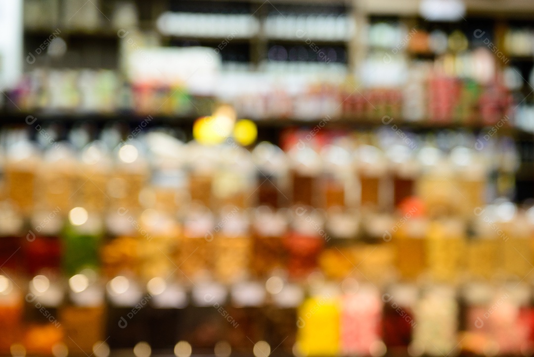 Prateleira turva na mercearia