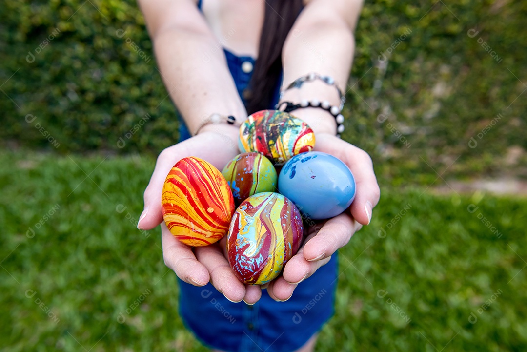 Ovos de Páscoa coloridos