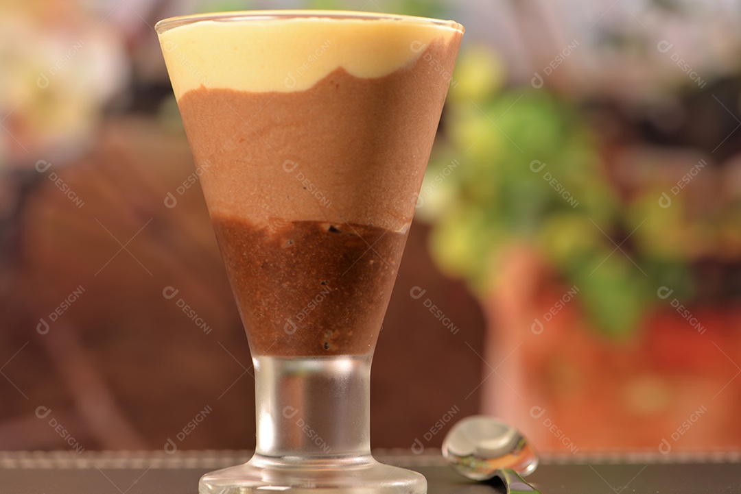 Mousse de chocolate com três sabores