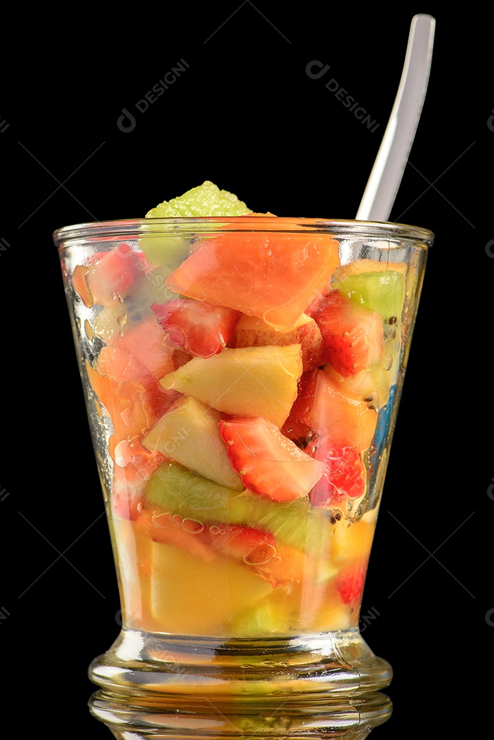 Salada de frutas em copo de vidro