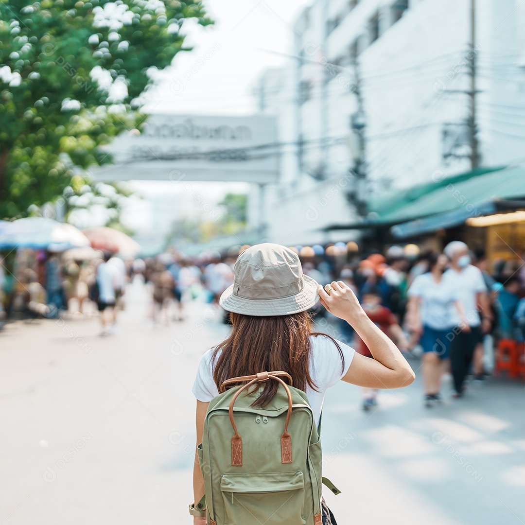 Viajante de mulher visitando Bangkok, turista com mochila