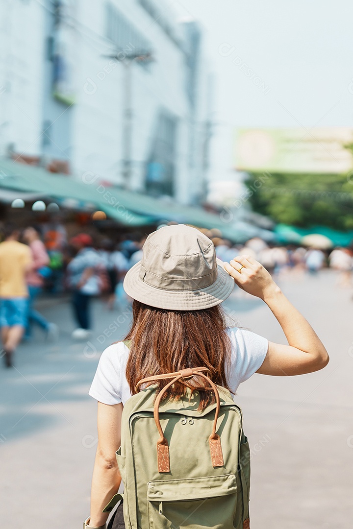 Viajante de mulher visitando Bangkok, turista com mochila