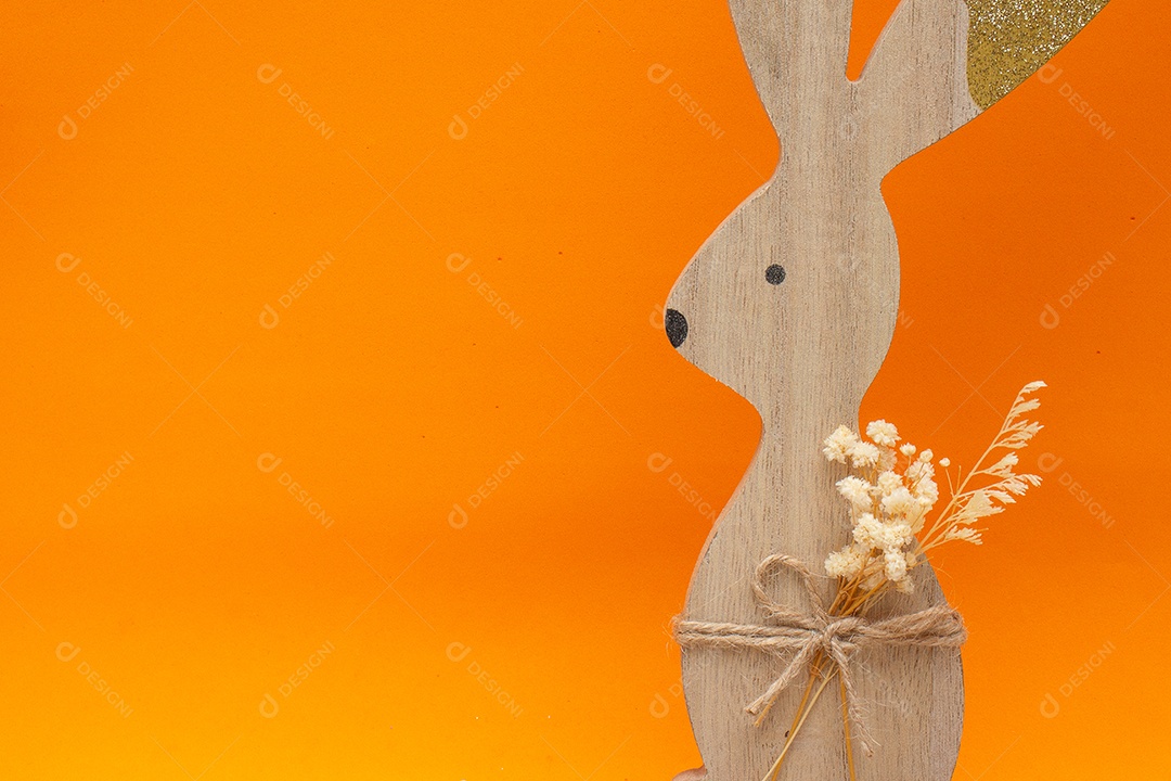 Coelhinho da Páscoa em um fundo laranja Páscoa