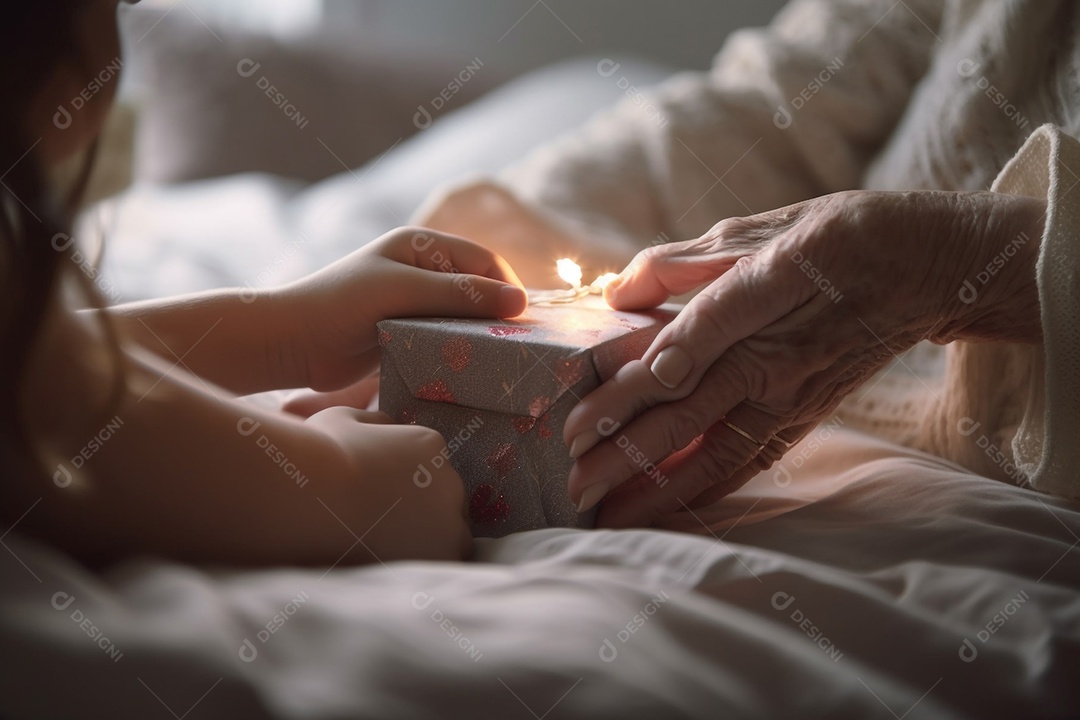 Filha entregando presente para sua Mãe, conceito Dia das Mães