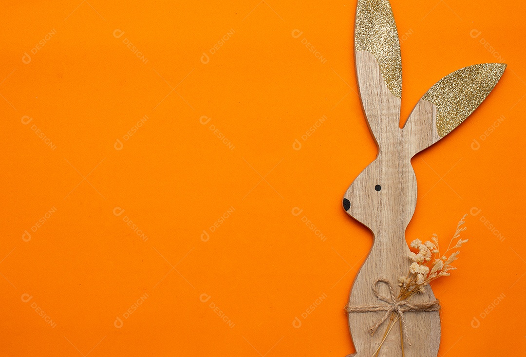 Coelhinho da Páscoa em um fundo laranja Páscoa