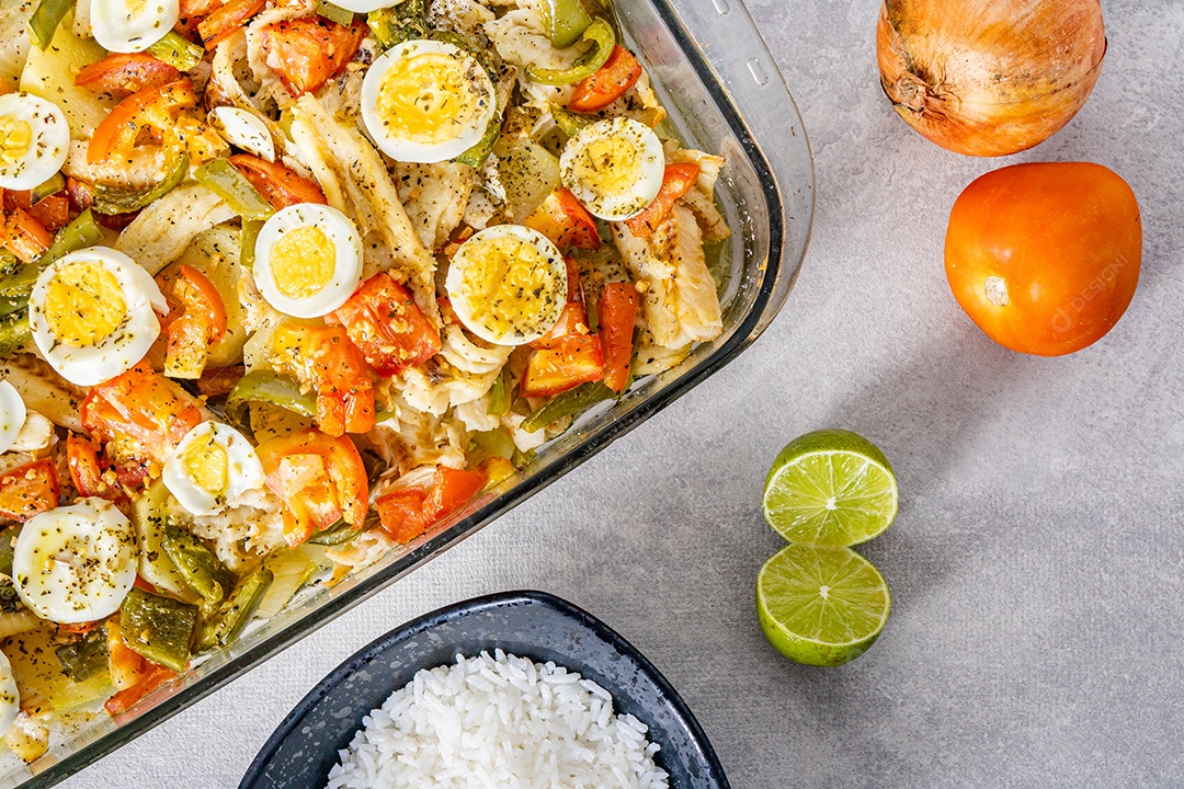 Bacalhau Gomes de sa assado em azeite com tomate, pimentos