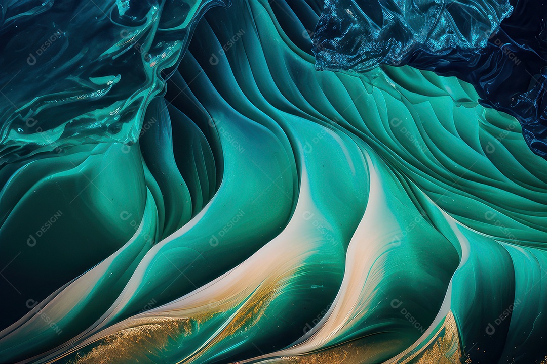 Objeto caindo sobre mar.