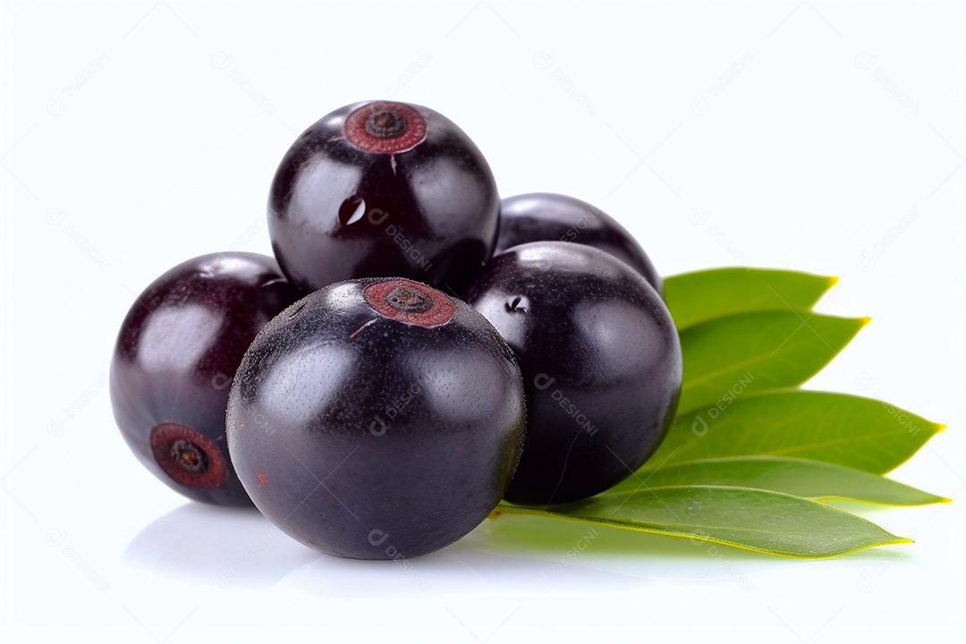 Frutas frescas sobre fundo isolado branco