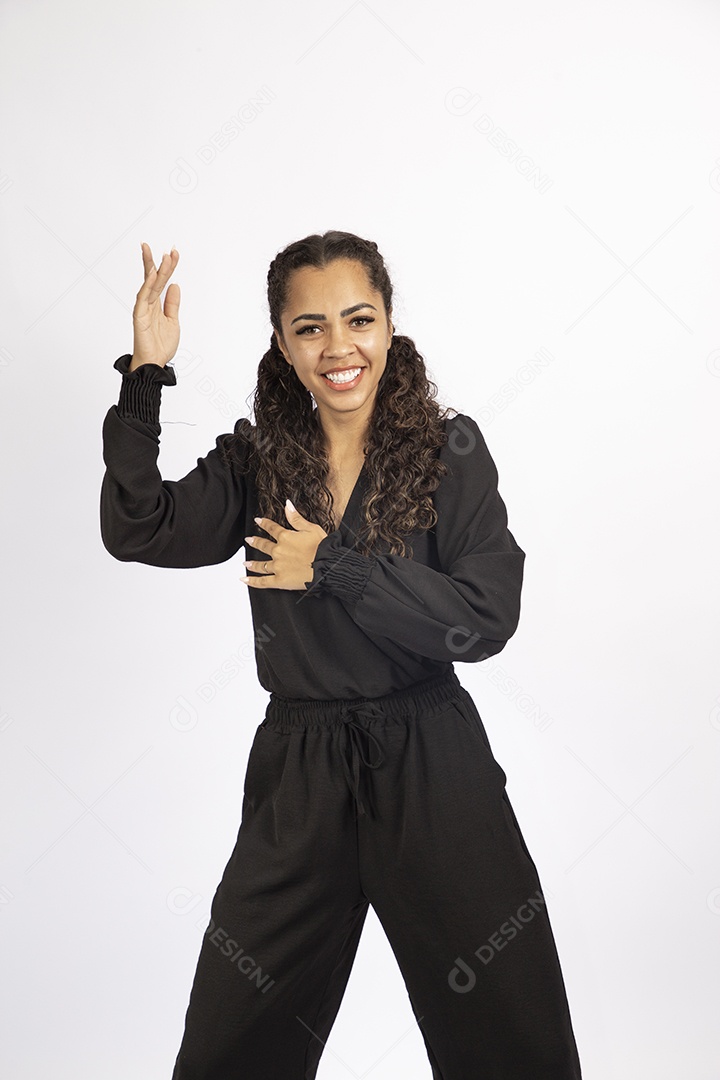 Linda mulher garota jovem sobre fundo isolado