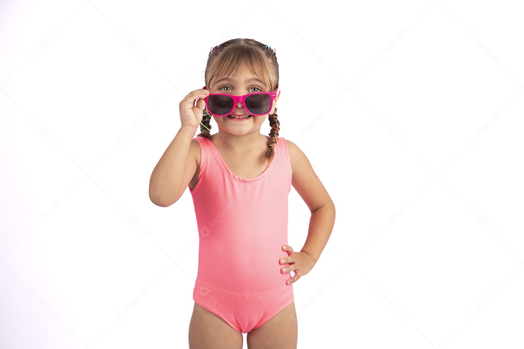 Linda criança garotinha menina sobre fundo isolado branco