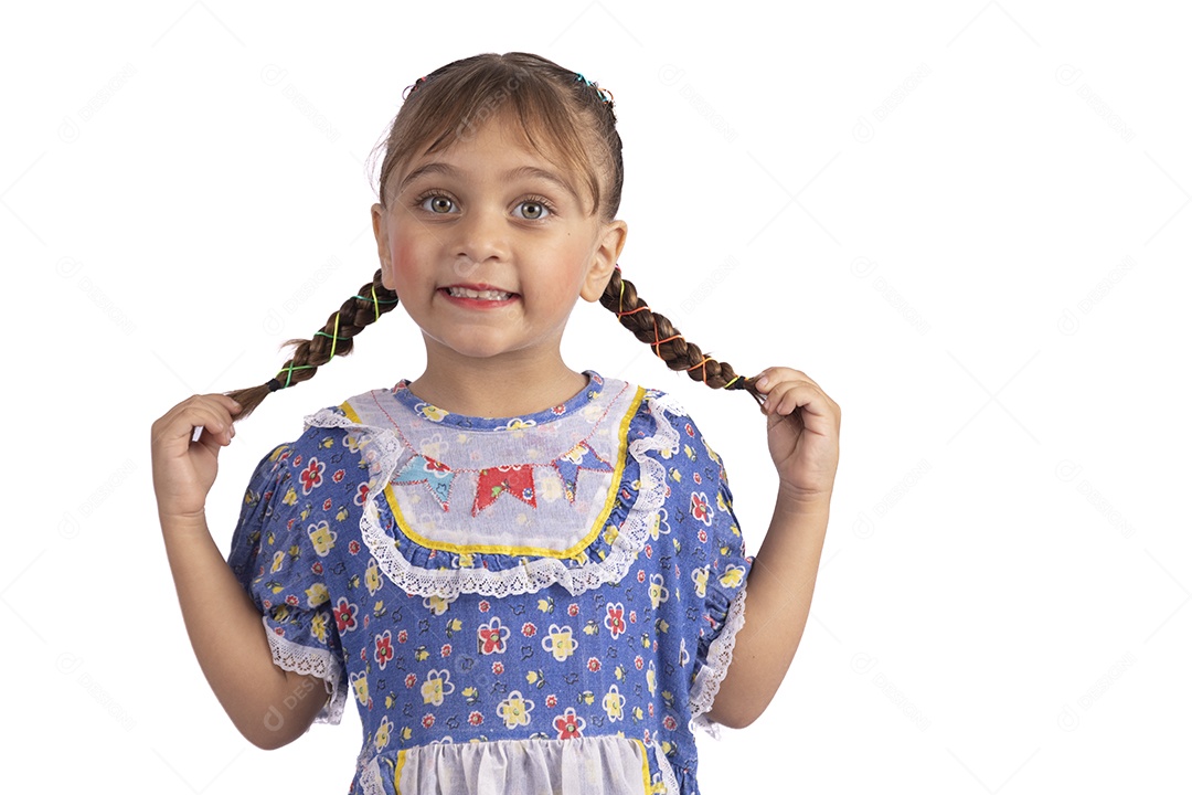 Garotinha jovem fantasiada celebrando festas juninas