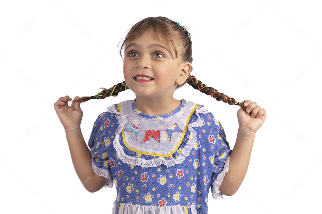 Garotinha jovem fantasiada celebrando festas juninas