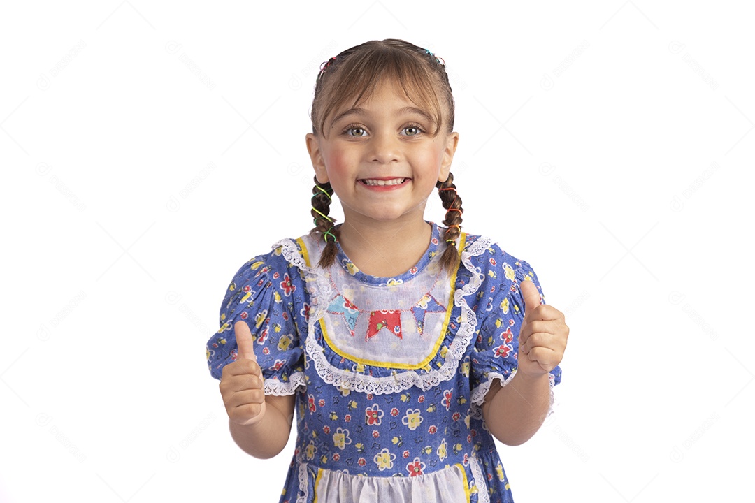 Garotinha jovem fantasiada celebrando festas juninas