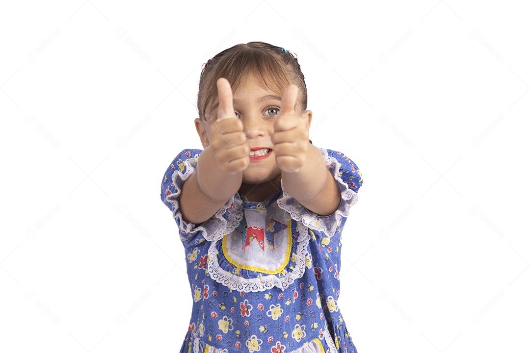 Garotinha jovem fantasiada celebrando festas juninas