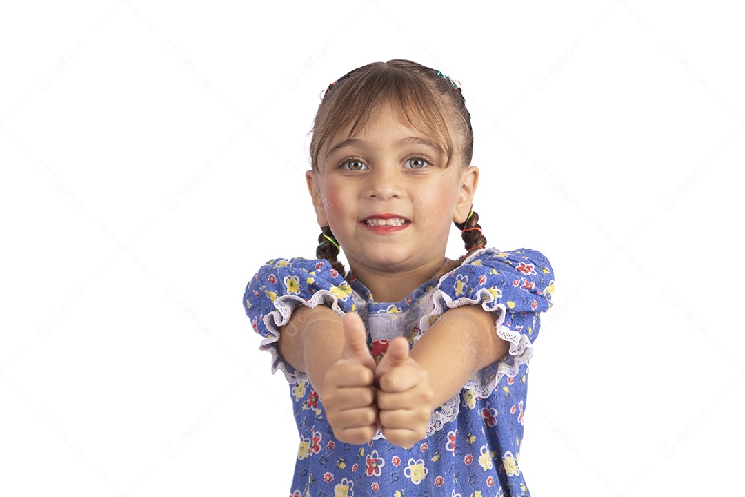 Garotinha jovem fantasiada celebrando festas juninas