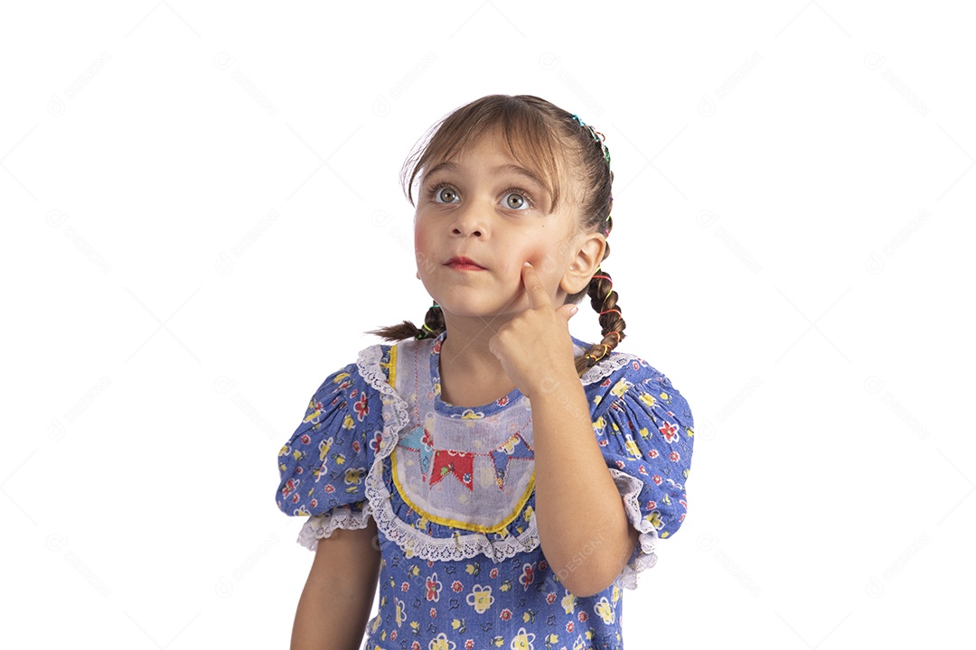 Garotinha jovem fantasiada celebrando festas juninas