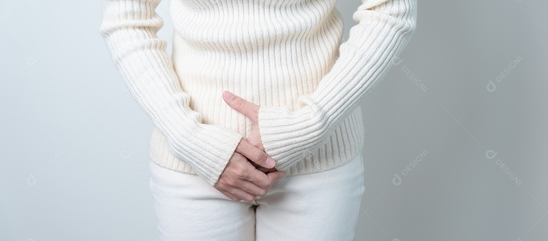Mulher com dor de estômago. Câncer de ovário e colo do útero, colo do útero