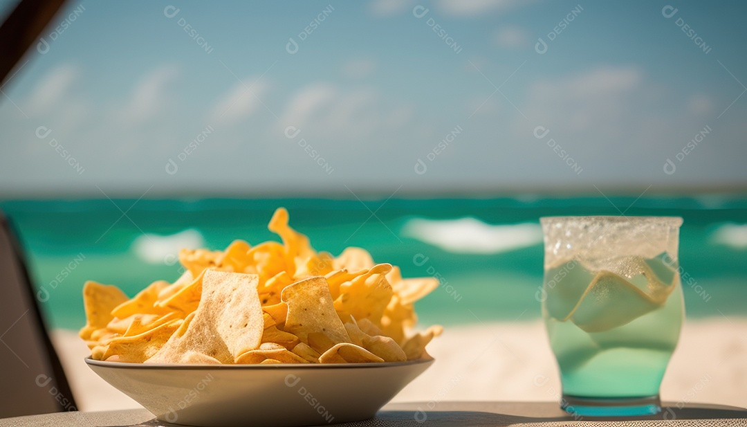 Porção sobre uma prato branco sobre uma mesa de madeira