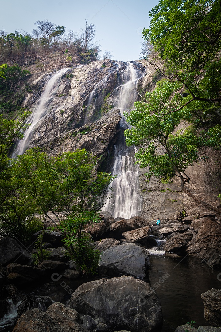 Belas cachoeiras no parque nacional klong lan da Tailândia