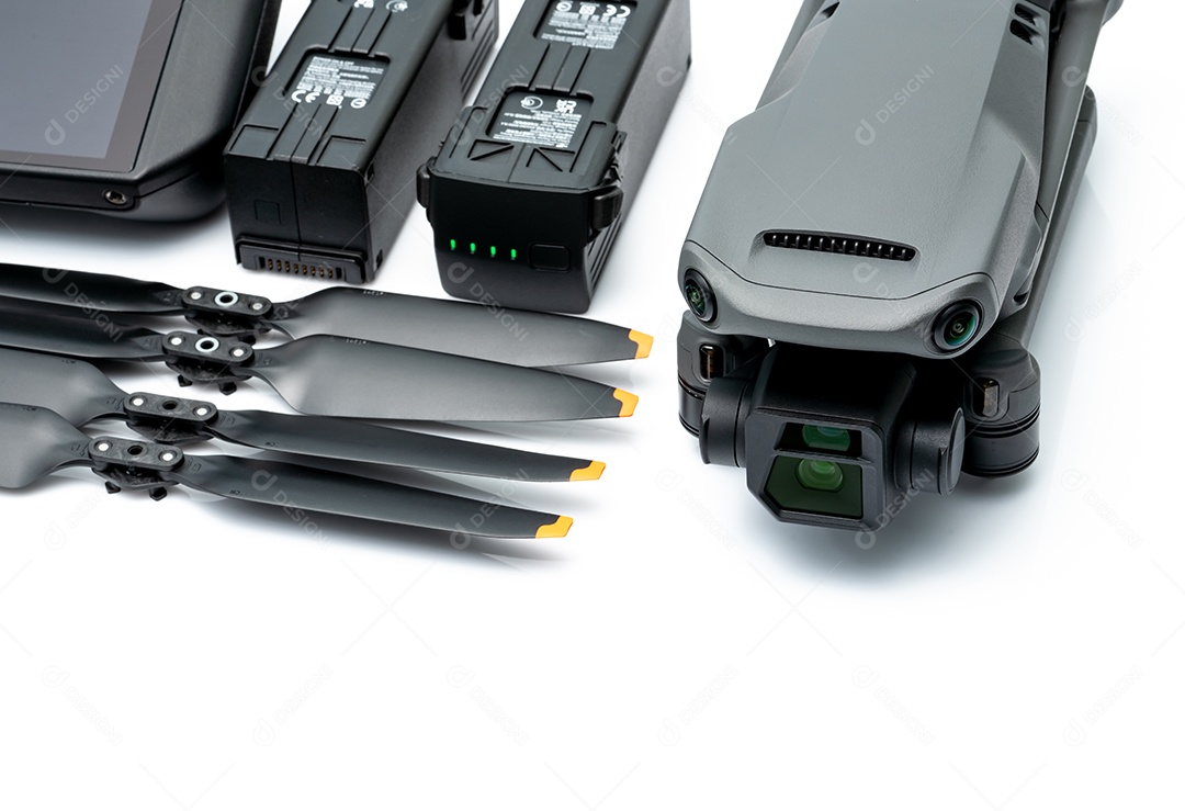 Drone e pás de hélice em drone desfocado bateria recarregável LiPo