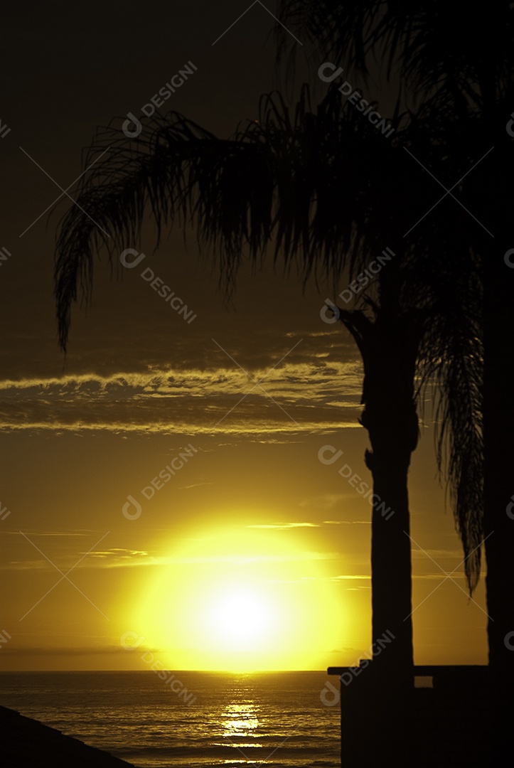 Nascer do sol, praia do Santinho, Florianópolis, Brasil.
