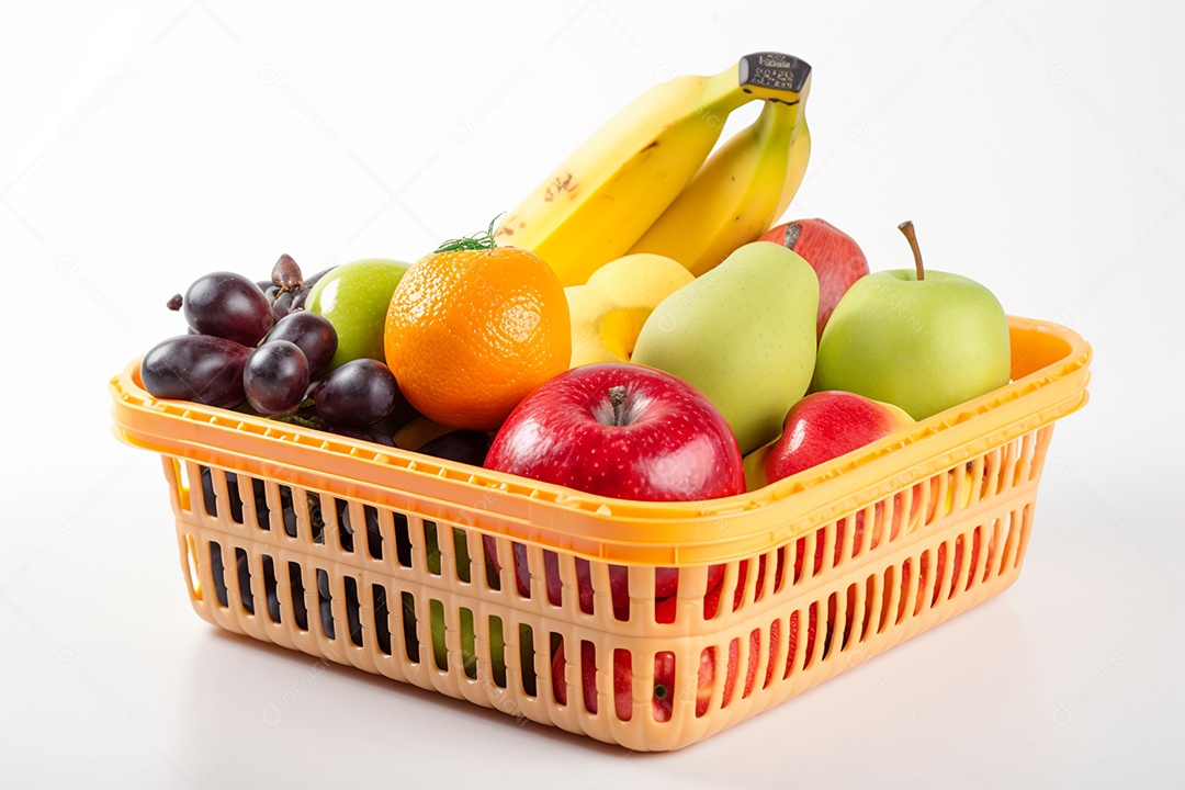 Cestas de frutas sobre fundo isolado