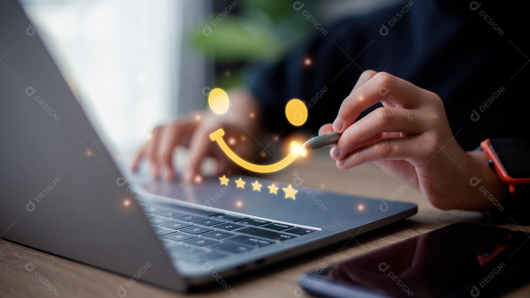 O cliente cria um símbolo de rosto sorridente feliz usando um digital
