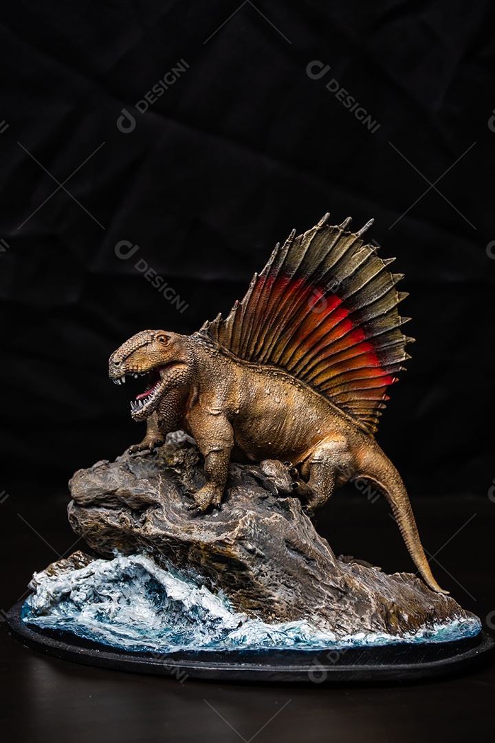 Belo dinossauro sobre fundo isolado