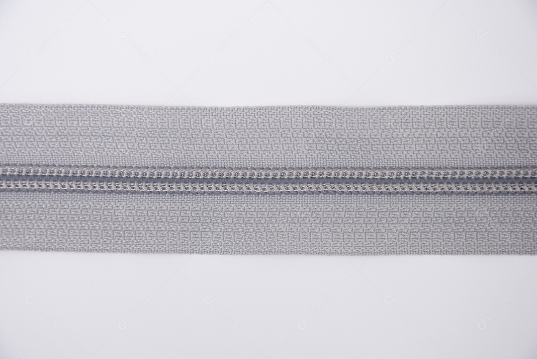 Zíper sobre uma mesa branca