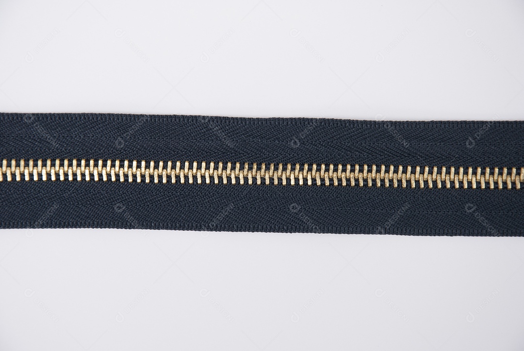 Zíper sobre uma mesa branca