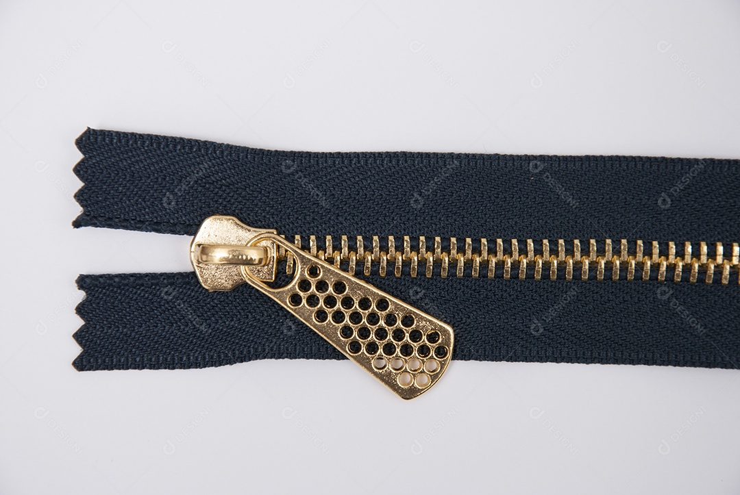 Zíper sobre uma mesa branca